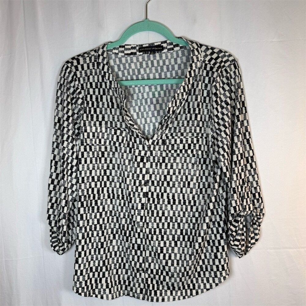 Adrienne Vittadini Blouse Womens M Black & White Geometric V-Neck Button